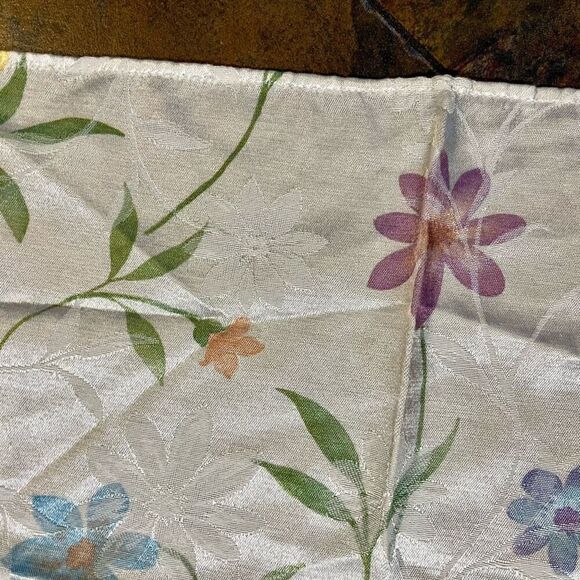 Blooms & Blooms Floral Cloth Napkins Set of 3 - Picture 3 of 14